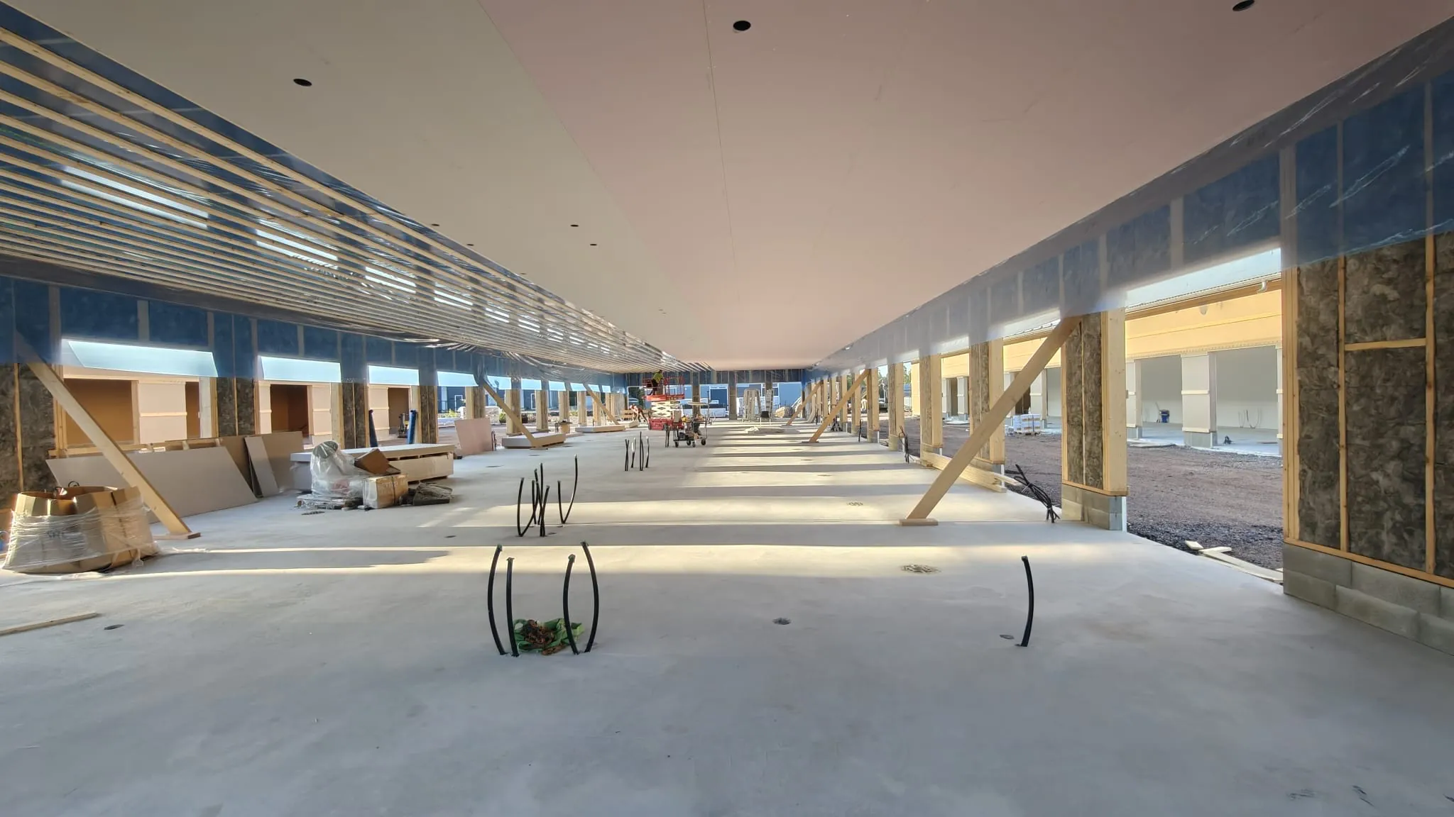 Sisätila – eristeet, rungon tuenta ja betonilattia